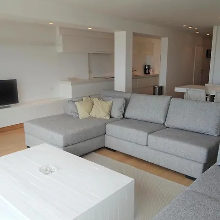 Beachfront Comfort, Cleaning Included Apartman Nieuwpoort