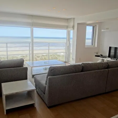 Beachfront Comfort, Cleaning Included Apartman